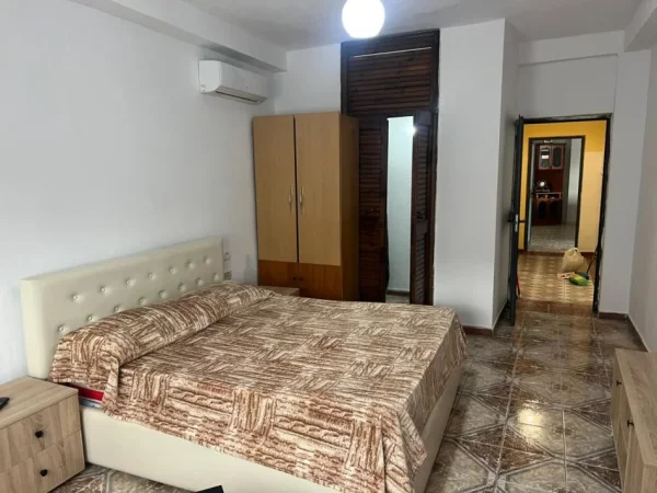 Tirane, jepet me qera apartament 2+1+Aneks+Ballkon Kati 2, 110 m² 650 € (Qender)