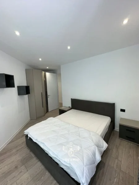 Durres, jepet me qera apartament 2+1+Ballkon Kati 3, 111 m² 700 € (CURRILA 0692039456)