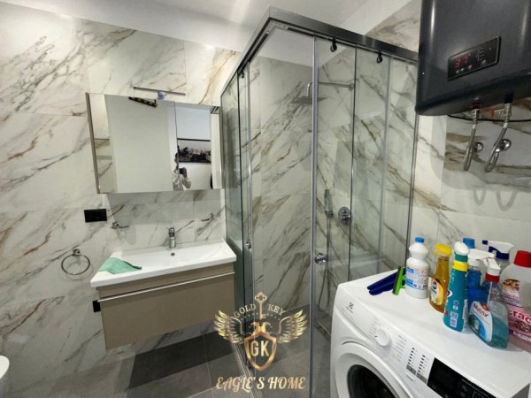 Durres, jepet me qera apartament 2+1+Ballkon Kati 3, 111 m² 700 € (CURRILA 0692039456)