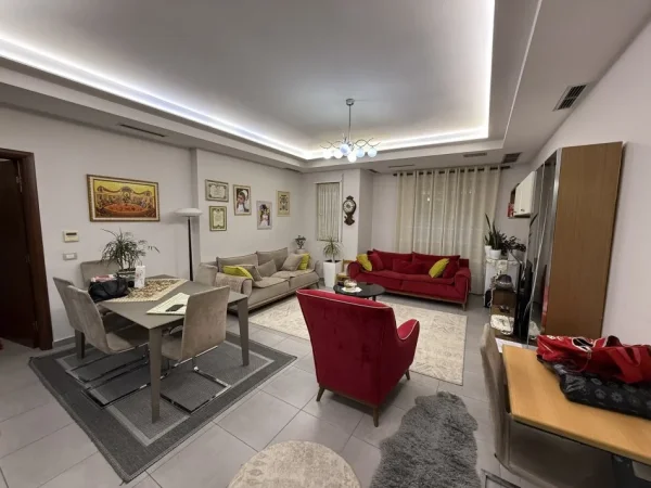 Tirane, shitet apartament 3+1+2+🅿️, 134 m² 179.000 € (Fresk)