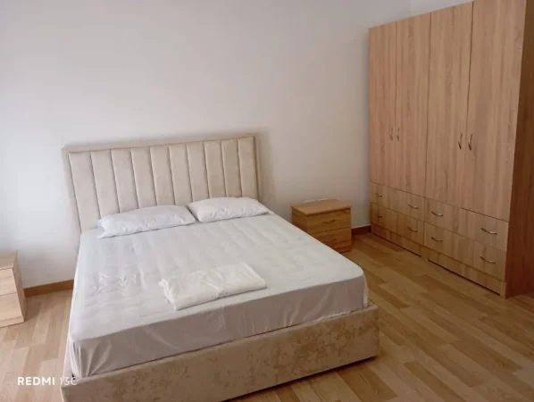 Tirane, jepet me qera apartament 2+1 Kati 3, 95 m² 400 € (fresku)