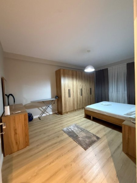 Tirane, jepet me qera apartament 1+1 Kati 5, 78 m² 550 € (astir)