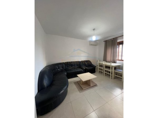 Tirane, jepet me qera apartament 2+1 Kati 3, 65 m² 500 € (Oxhaku)