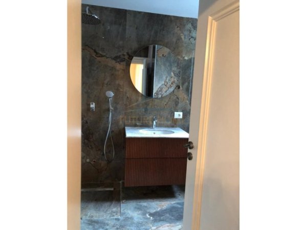 Tirane, jepet me qera Vile 2+1 Kati 2, 190 m² 1.300 € (Vilat Gjermane)