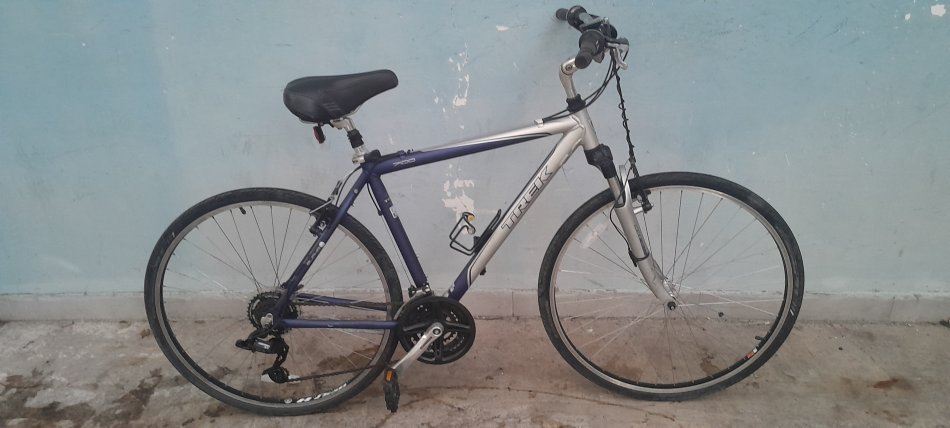 Tirane, njoftim biciklete elektrike TREK gri metalizato 220 €