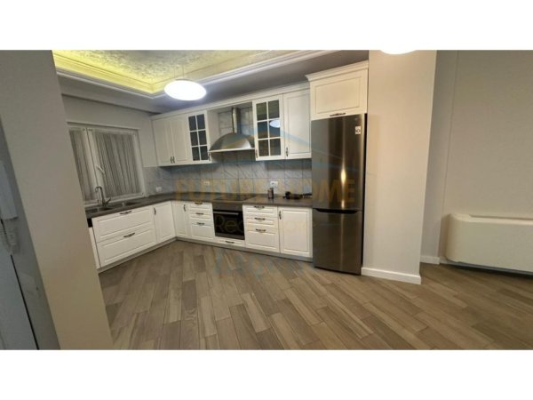 Tirane, jepet me qera Vile 3 Katshe Kati 0, 310 m² 3.000 € (Sunrise Rezidence)
