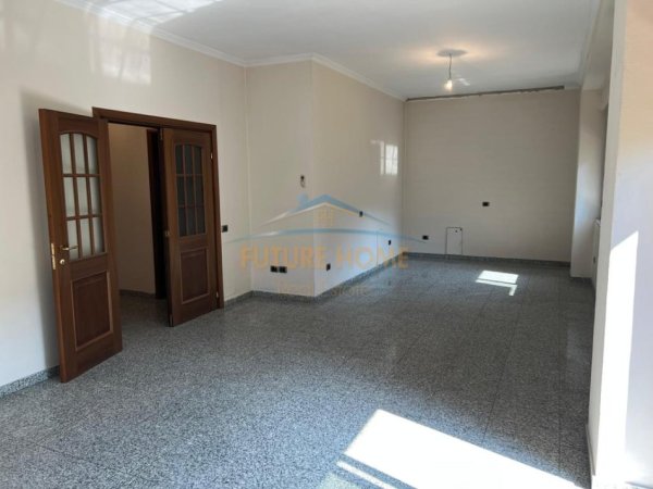 Tirane, jepet me qera zyre Kati 3, 139 m² 1.300 € (Bllok)