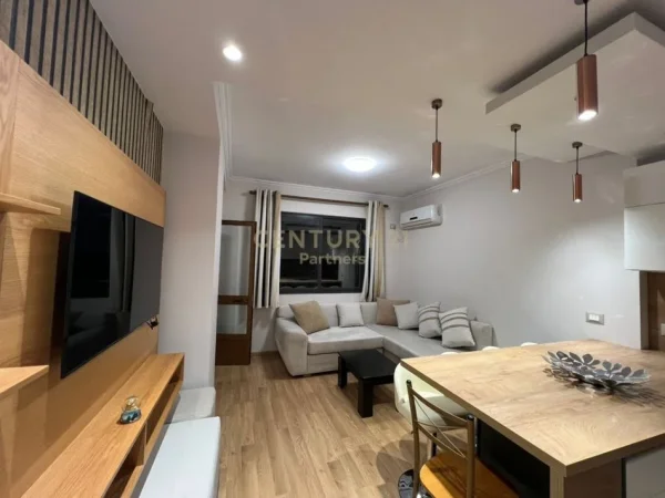 Tirane, jepet me qera apartament 1+1 Kati 3, 55 m² 600 € (Stacioni Trenit)