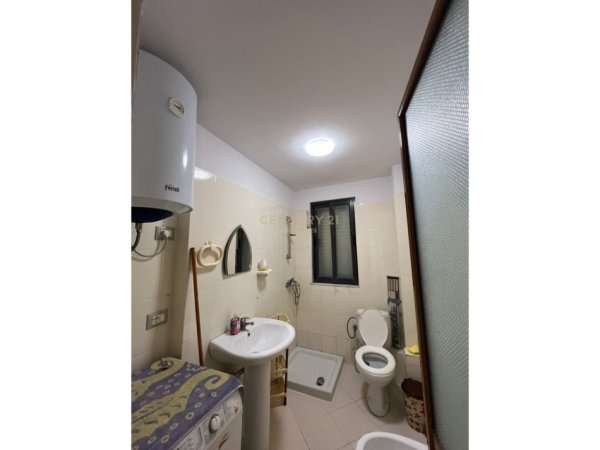 Tirane, jepet me qera apartament 1+1 Kati 3, 55 m² 600 € (Stacioni Trenit)