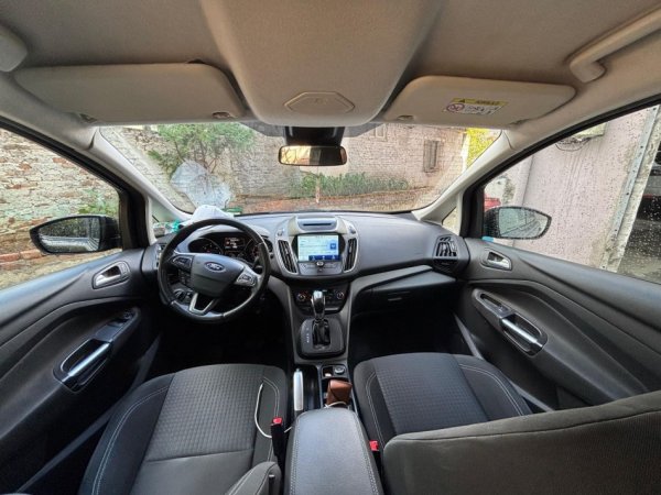 Tirane, shitet makine Ford Focus Cmax 1.5 TDCi Nafte, e zeze automatik Klima 105 km 9.700 €