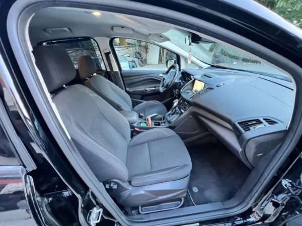 Tirane, shitet makine Ford Focus Cmax 1.5 TDCi Nafte, e zeze automatik Klima 105 km 8.300 €