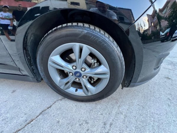 Tirane, shitet makine Ford Focus Cmax 1.5 TDCi Nafte, e zeze automatik Klima 105 km 9.700 €