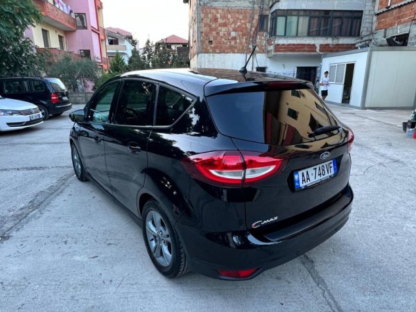 Tirane, shitet makine Ford Focus Cmax 1.5 TDCi Nafte, e zeze automatik Klima 105 km 9.700 €