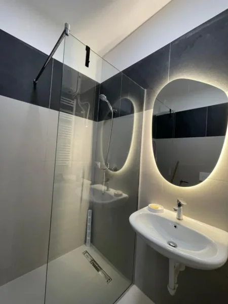 Tirane, jepet me qera 2+1+Ballkon , 96 m² 700 € (River Residence)
