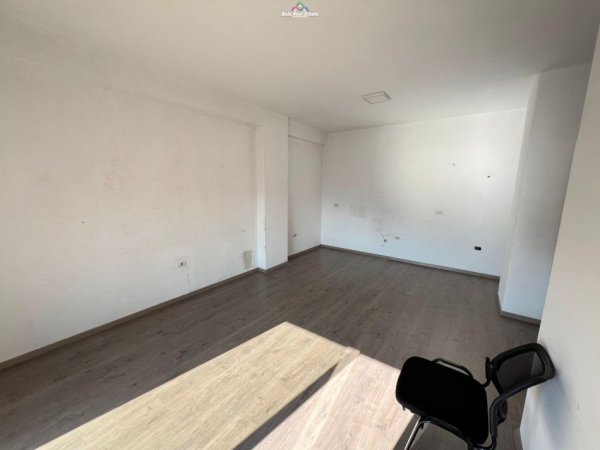 Tirane, jap me qera zyre Kati 7, 105 m² 500 € (Rruga Xhanfize Keko prane UET)