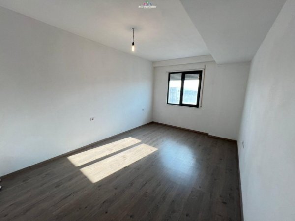 Tirane, jap me qera zyre Kati 7, 105 m² 500 € (Rruga Xhanfize Keko prane UET)
