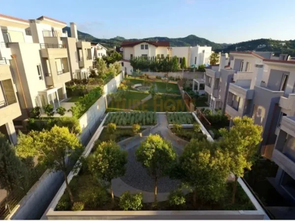 Tirane, jepet me qera Vile 3+1 , 310 m² 3.000 € 