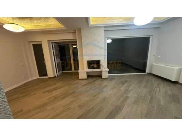 Tirane, jepet me qera Vile 3+1 , 310 m² 3.000 € 