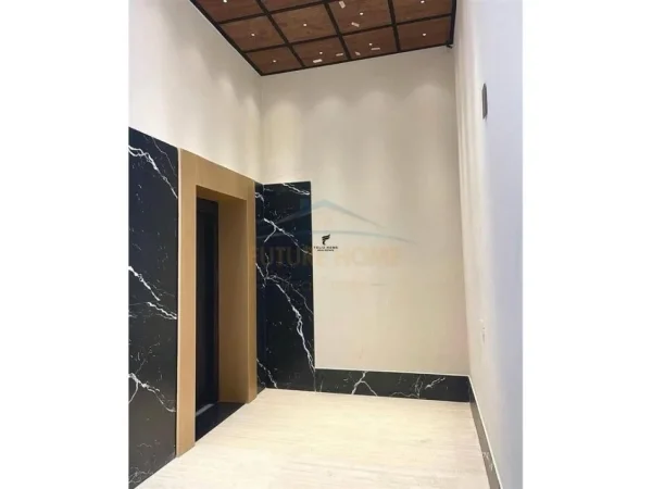 Tirane, shes apartament 2+1+Ballkon Kati 3, 118 m² 200.000 € (SELITE)