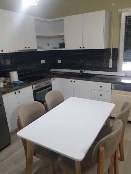 Tirane, jepet me qera apartament 1+1+Ballkon Kati 4, 550 € (Onufri) 0682048812