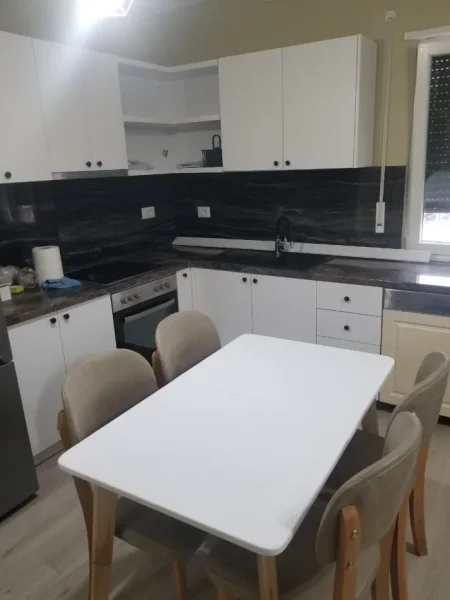 Tirane, jepet me qera apartament 1+1+Ballkon Kati 4, 550 € (Onufri) 0682048812