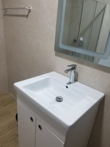 Tirane, jepet me qera apartament 1+1+Ballkon Kati 4, 550 € (Onufri) 0682048812