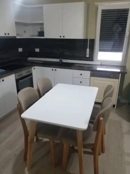 Tirane, jepet me qera apartament 1+1+Ballkon Kati 4, 550 € (Onufri) 0682048812