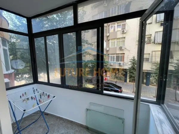 Tirane, jepet me qera 2+1+Ballkon Kati 1, 113 m² 800 € (Pran Kika 1)