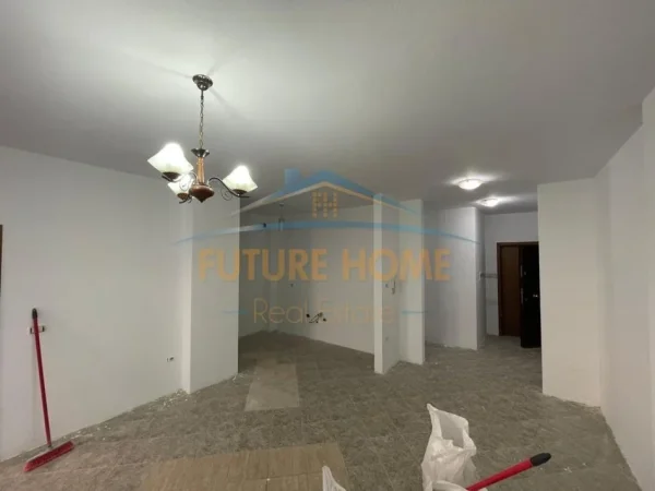 Tirane, jepet me qera 2+1+Ballkon Kati 1, 113 m² 800 € (Pran Kika 1)