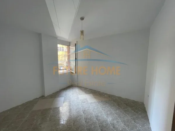 Tirane, jepet me qera 2+1+Ballkon Kati 1, 113 m² 800 € (Pran Kika 1)