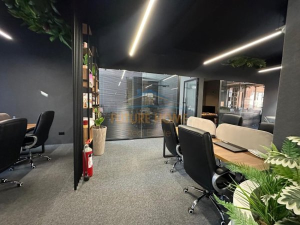 Tirane, jepet me qera zyre Kati 3, 355 m² 7.000 € 