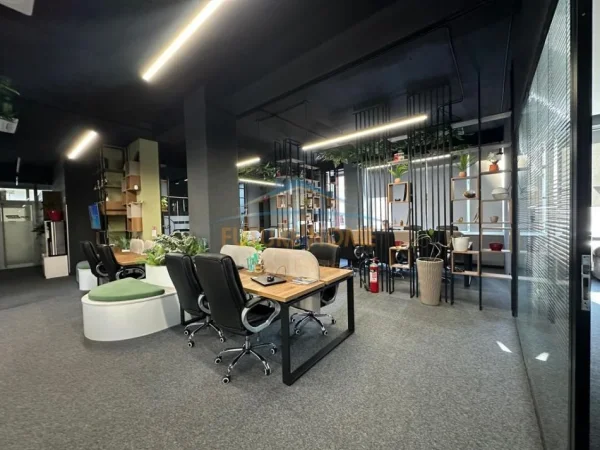 Tirane, jepet me qera zyre Kati 3, 355 m² 7.000 € 