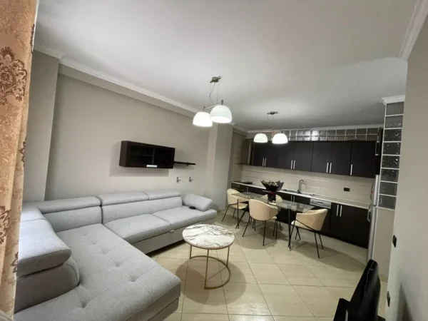 SHITET APARTAMENT 2+1 NË ASTIR I MOBILUAR  ME HIPOTEKË,  Kati 4, 100 m² 150.000 €URO