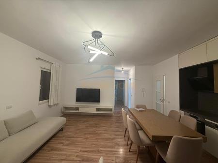 Tirane, shitet apartament 3+1 Kati 4, 131 m² 141.000 € 