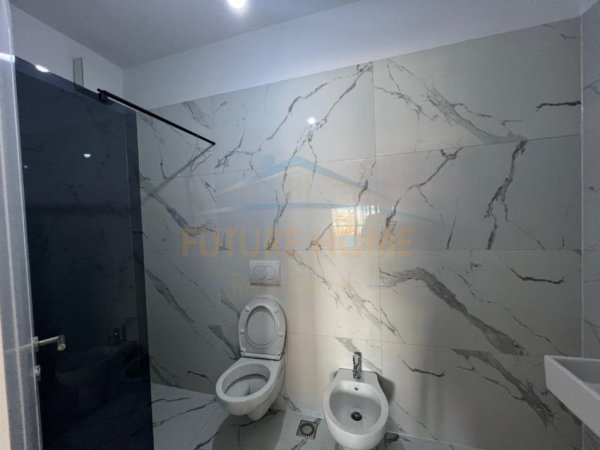 Tirane, shitet apartament 2+1+Ballkon Kati 1, 105 m² 200.000 € (Bulevardi i Ri)