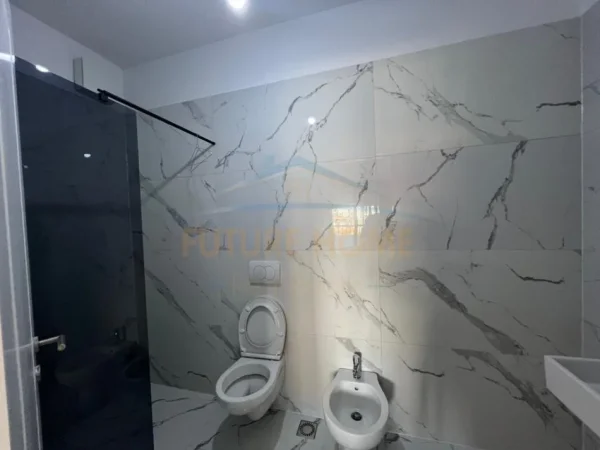 Tirane, shitet apartament 2+1+Ballkon Kati 1, 105 m² 200.000 € (Bulevardi i Ri)
