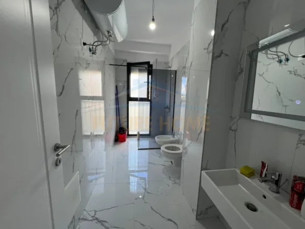 Tirane, shitet apartament 2+1+Ballkon Kati 1, 105 m² 200.000 € (Bulevardi i Ri)