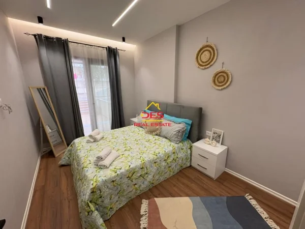 Vlore, jepet me qera apartament 1+1+Ballkon Kati 2, 80 m² 450 € (Rruga Çajupi)
