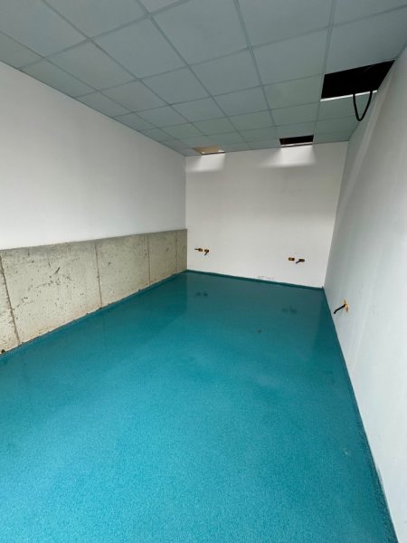 Tirane, shitet magazine Kati 0, 1.000 m² 1.200.000 € (Industriale)