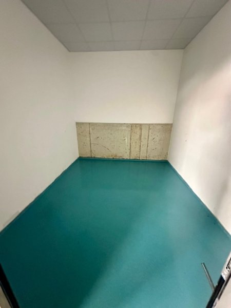 Tirane, shitet magazine Kati 0, 1.000 m² 1.200.000 € (Industriale)