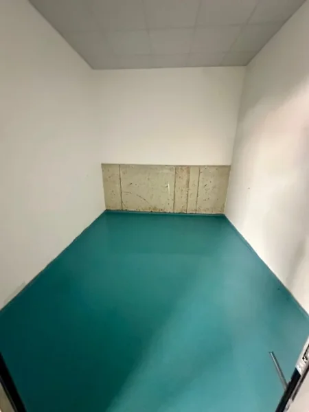 Tirane, shitet magazine Kati 0, 1.000 m² 1.200.000 € (Industriale)