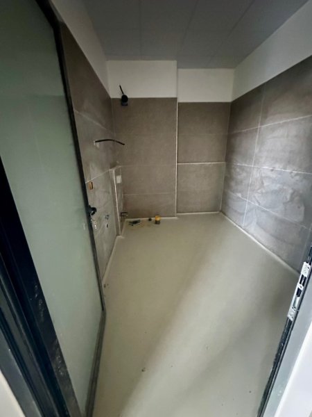 Tirane, shitet magazine Kati 0, 1.000 m² 1.200.000 € (Industriale)