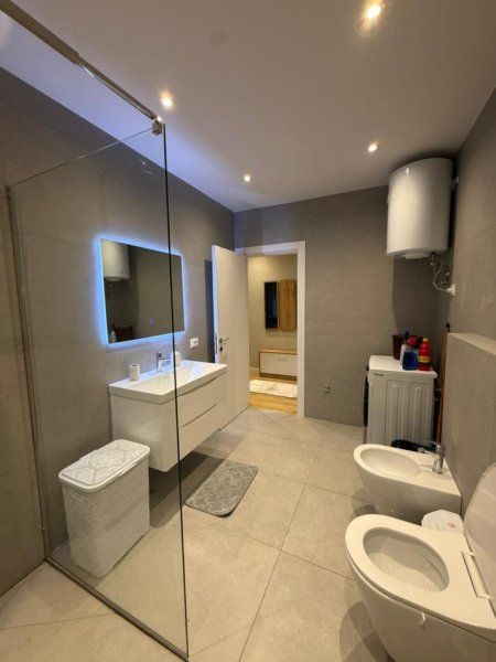 Tirane, jepet me qera apartament 1+1 Kati 5, 78 m² 550 € 