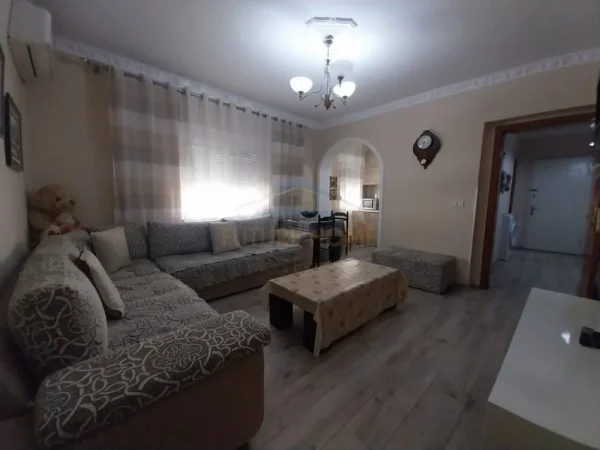 Tirane, jepet me qera apartament 1+1 Kati 5, 67 m² 550 € (Rruga Margarita Tutulani)