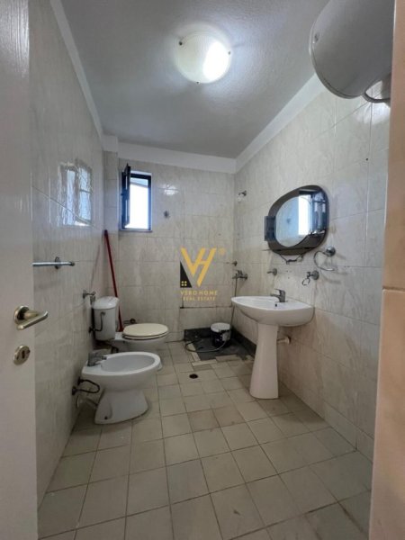 Tirane, shitet apartament 2+1+Ballkon Kati 5, 81 m² 165.000 € (IOSH FUSHA E AVIACIONIT)