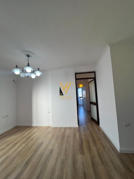 Tirane, shitet apartament 2+1+Ballkon Kati 5, 81 m² 165.000 € (IOSH FUSHA E AVIACIONIT)