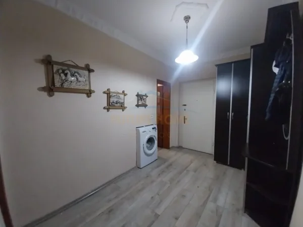 Tirane, jepet me qera apartament 1+1 Kati 5, 67 m² 550 € (Rruga Margarita Tutulani)