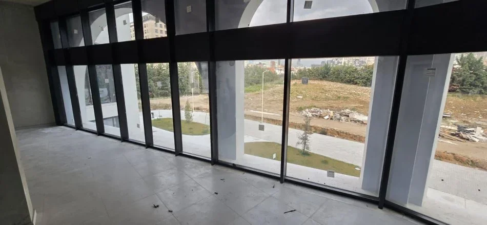 Tirane, jepet me qera ambjent biznesi Kati 0, 126 m² 1.400 € (RIVER RESIDENCE)