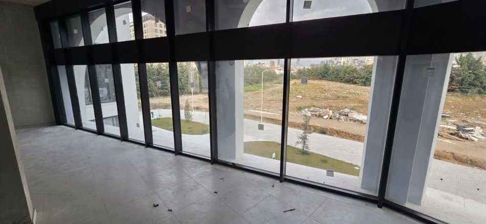 Tirane, jepet me qera ambjent biznesi Kati 0, 126 m² 1.400 € (RIVER RESIDENCE)