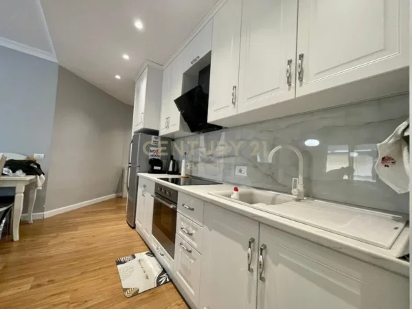 Tirane, jap me qera apartament 1+1+Ballkon Kati 5, 70 m² 780 € 